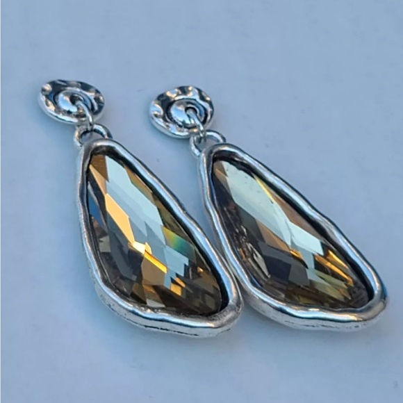 SUPERSTITION • Boho Earrings • Tea Crystal - Picture 4 of 9